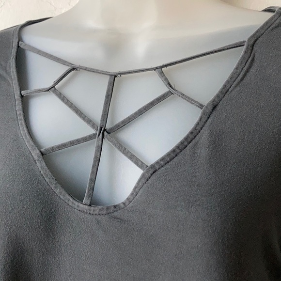 American Eagle Medium charcoal cage front flow top - Picture 2 of 11